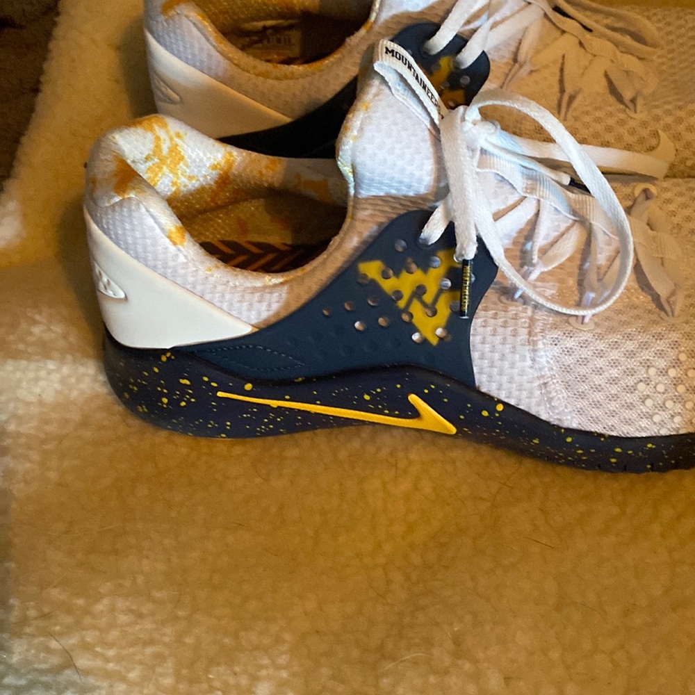 Mens Nike, West Virginia athletic shoes